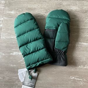 Size M/L NWT Lululemon Wunder Puff Mittens in Everglade Green